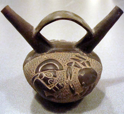 Chimu pottery double-spout whistling vessel