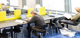 Kunden arbeiten in der ZB Zürich