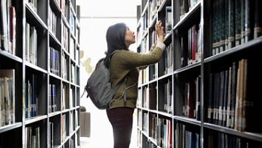 illo_user_shelves Library user browsing shelves