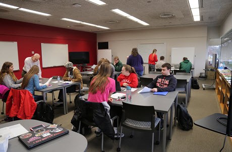 Students and instructor in the multi-use instruction room in Central College's library