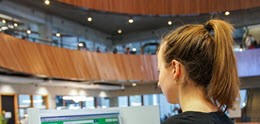 Student in the library at Wageningen University & Research