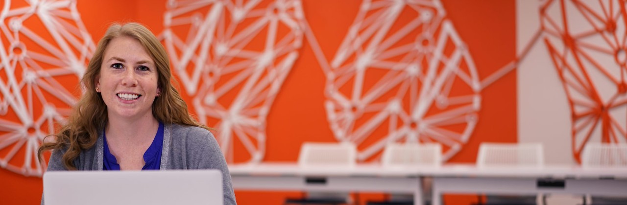 Carly, coordonnatrice de formations, gestion et opérations clients.