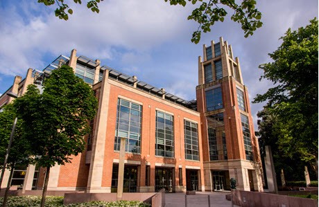 McClay Library à la Queen's University Belfast