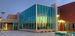 照片:埃尔帕索社区学院 (El Paso Community College) 西北校区詹娜・韦尔奇-劳拉・布什社区图书馆 (Jenna Welch & Laura Bush Community Library)
